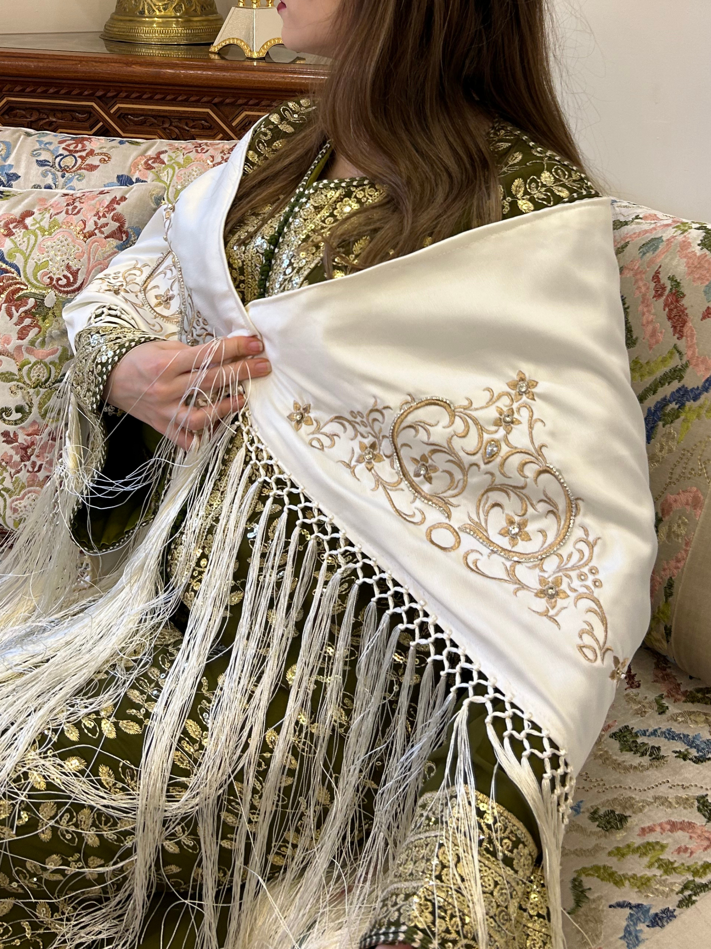 Châle avec broderie cha3ra blanc cassé