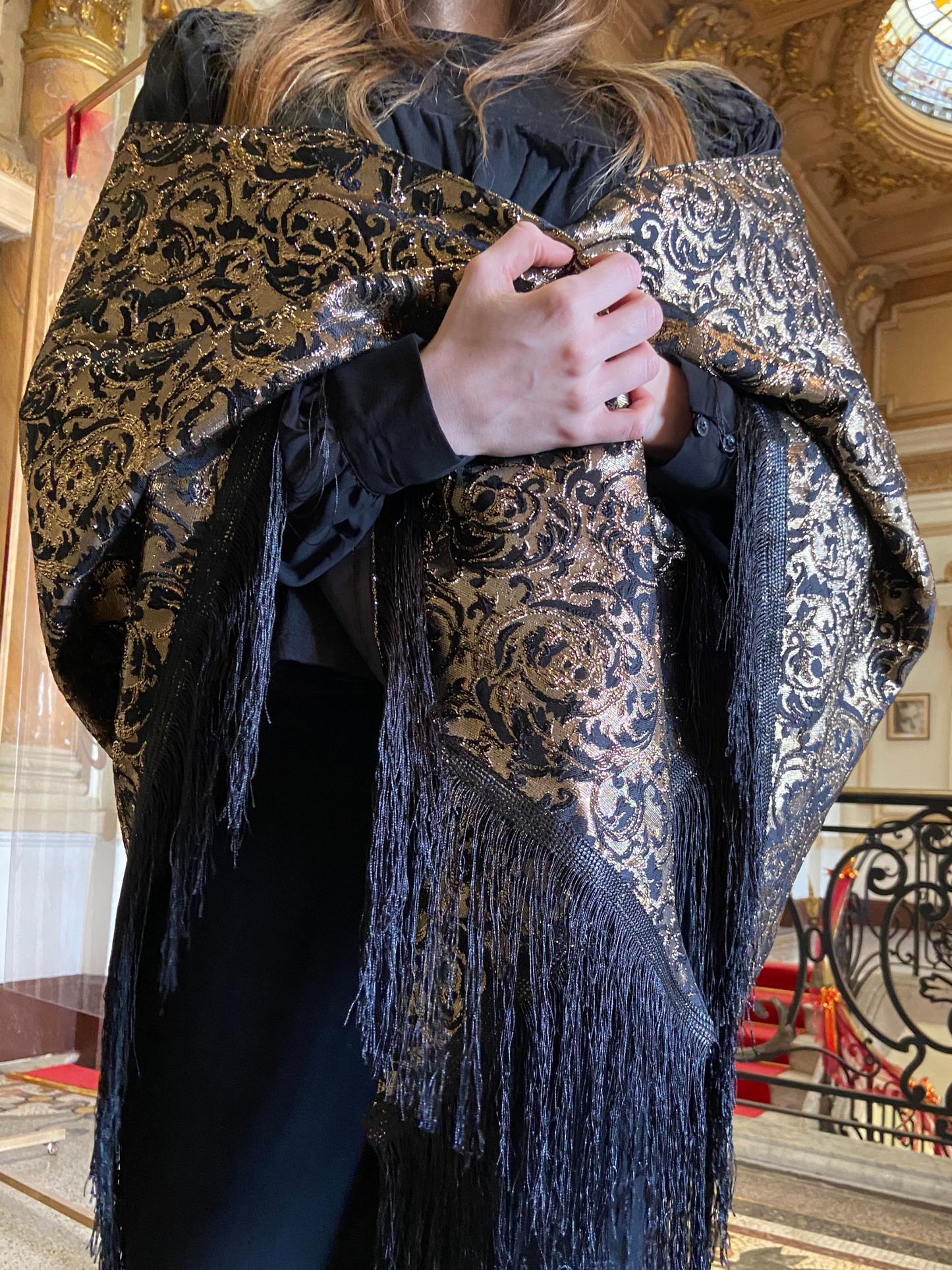 Châle en brocard royal noir