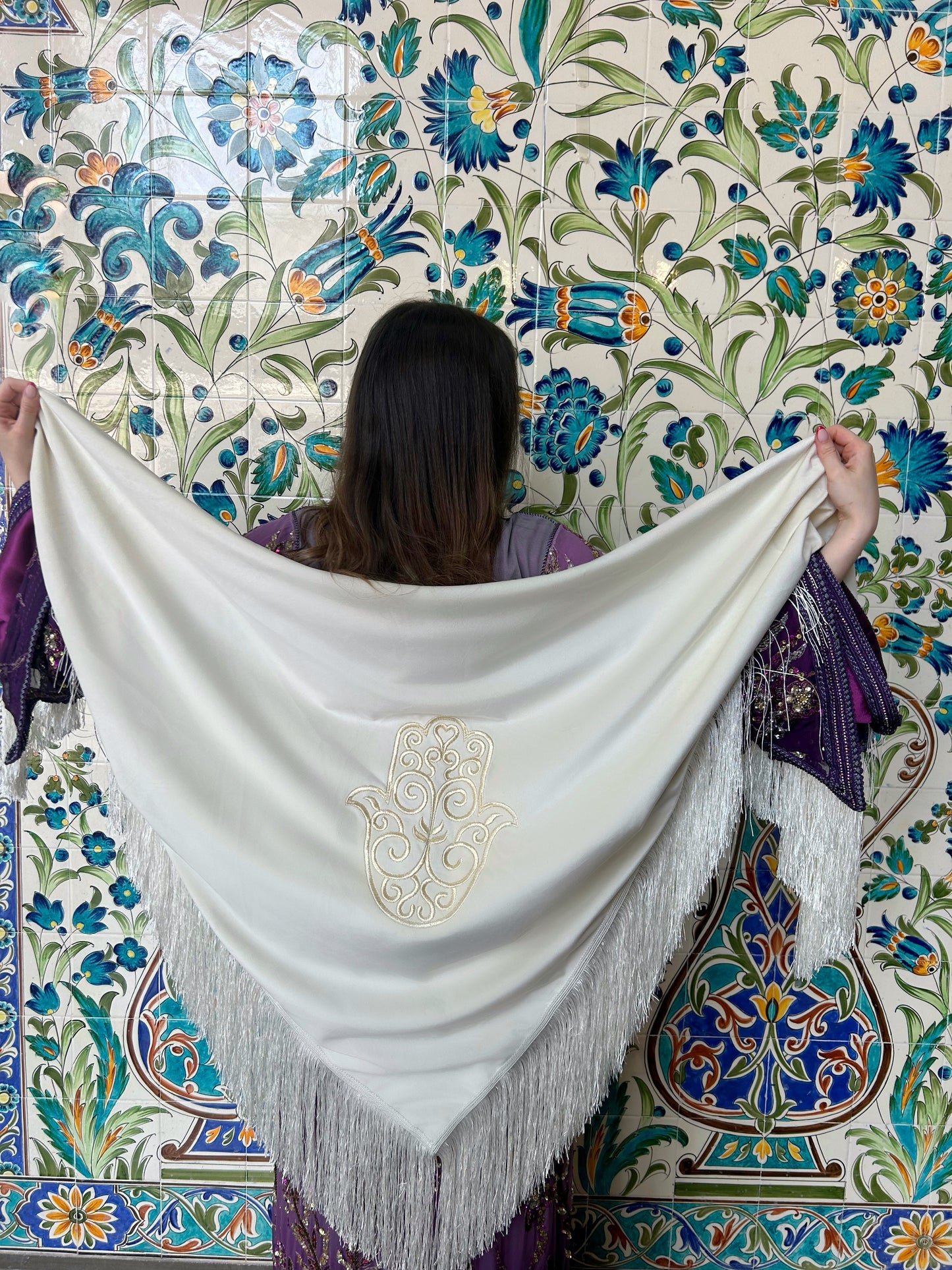 Chale brodé khamsa blanc cassé